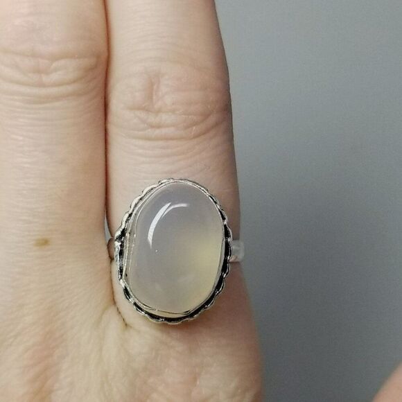 Vintage Cabochon Gray Stone Ring, Bezel Set Silver Tone Band Size 6.5 - Picture 3 of 8